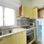Apartment In Arnaldo Square *